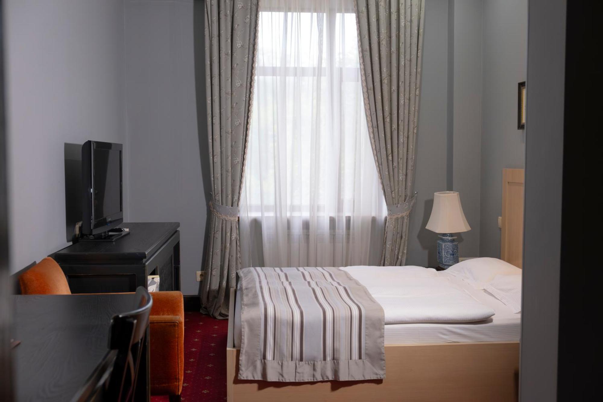 Plaza Hotel Kokshetau Eksteriør billede